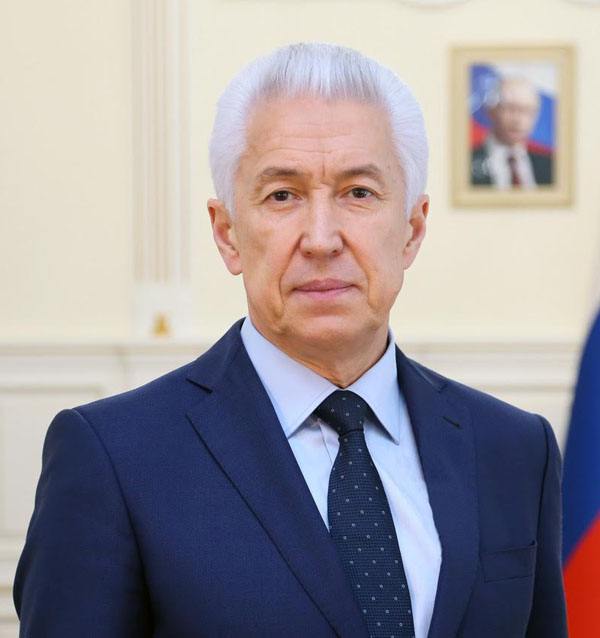 Глава Дагестана поздравил учителей с профессиональным праздником