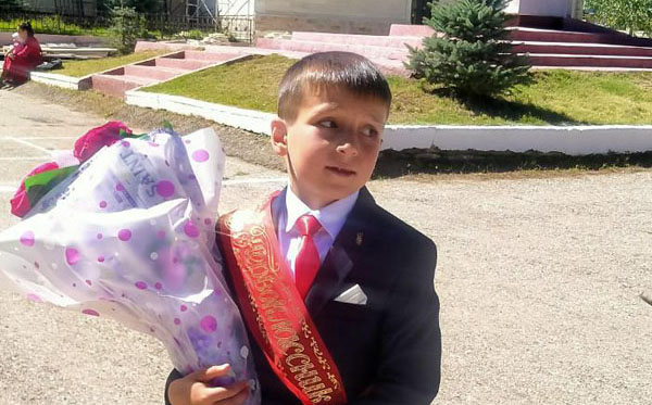 Глава Лакского района принял участие во всероссийской акции "Помоги собраться в школу"