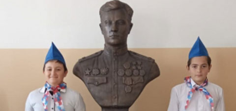 Во дворе Новокулинской школе откроют бюст Амет-Хану Султану