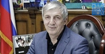 Поздравляем с награждением Орденом Дружбы Госсекретаря Правительства РД Хизри Абакарова