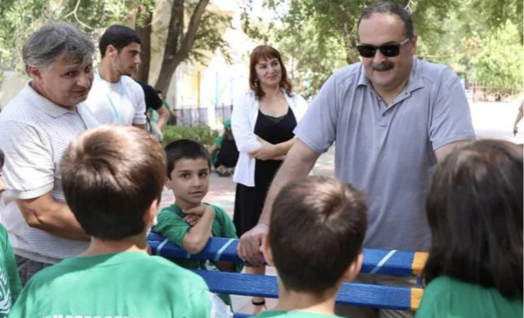 Сергей Меликов посетил детский лагерь «Солнечный берег»