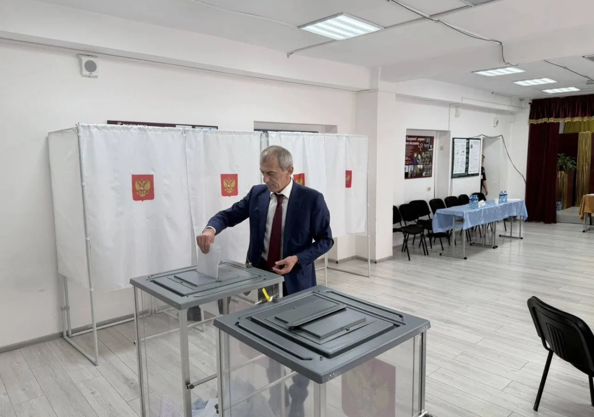Врио первого вице-премьера Дагестана Алиев проголосовал в Махачкале