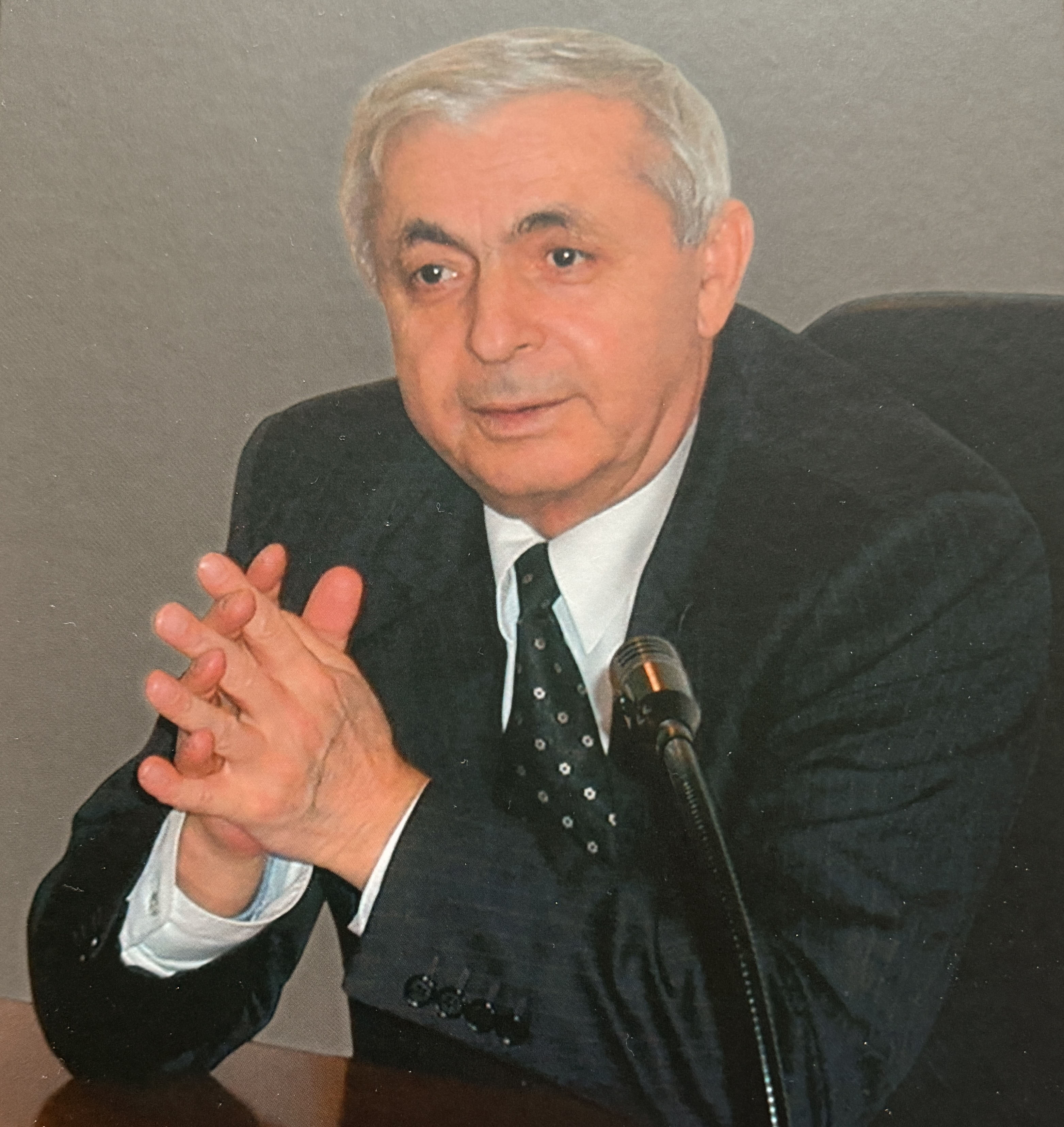 ХIамзат ХIамзатов дакIнин утлатисса мажлис