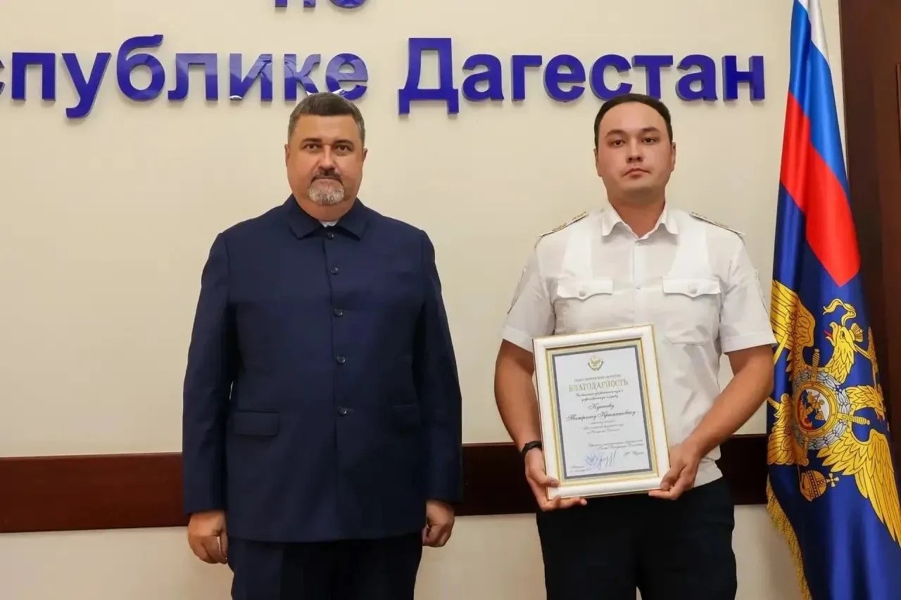 Врио главы Дагестана вручил награды сотрудникам ППС за вклад в правопорядок