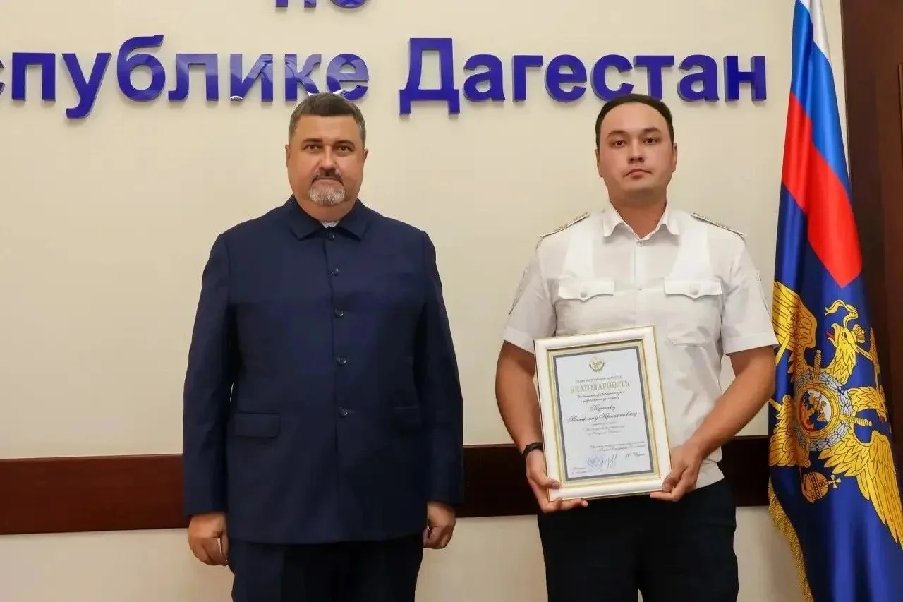 Врио главы Дагестана вручил награды сотрудникам ППС за вклад в правопорядок