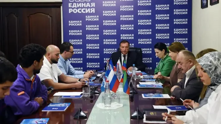 Аскендеров провел встречу по вопросам помощи при назначении пенсий и выплат