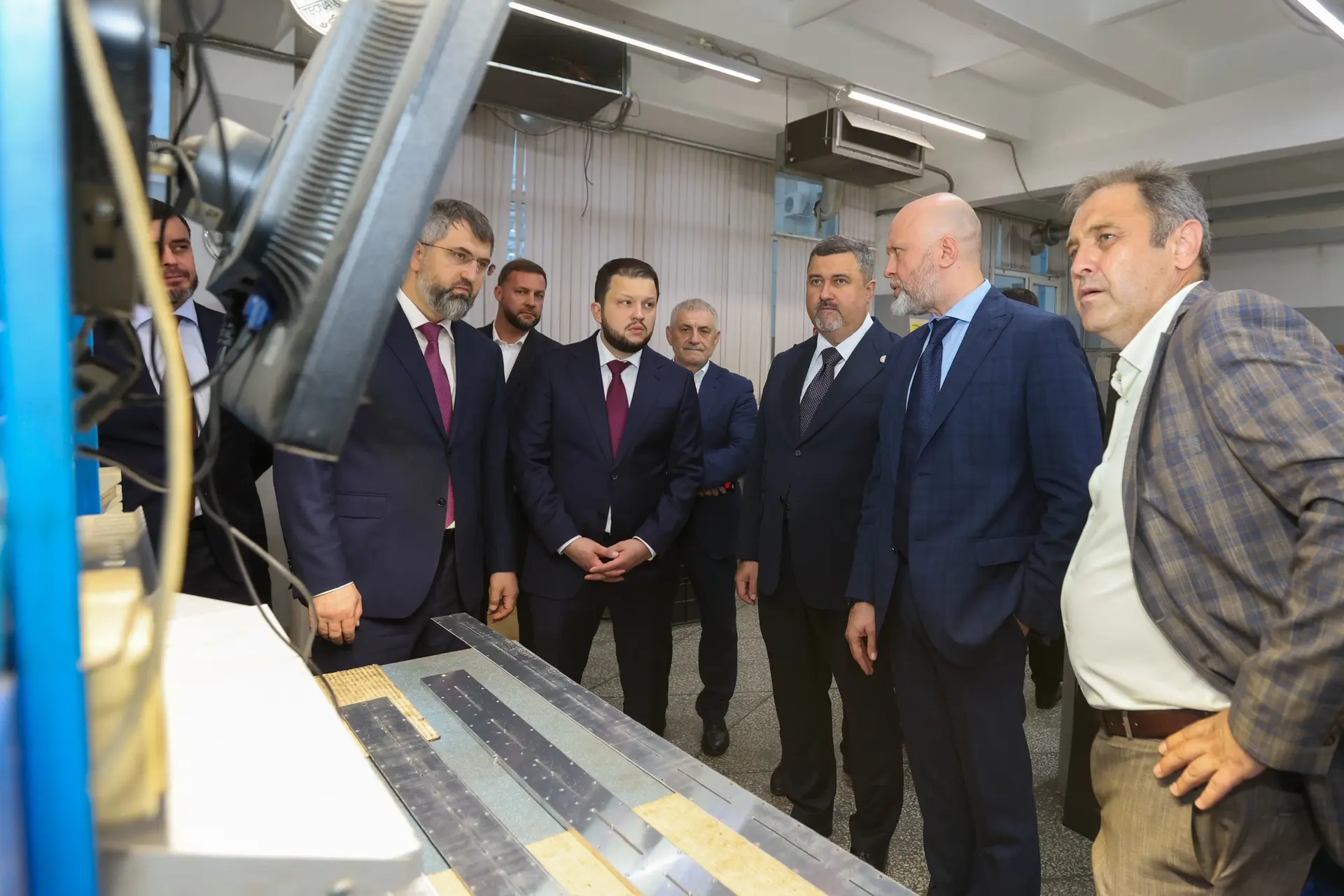 Щукин и Ядров ознакомились с работой компании «Азимут» в Махачкале