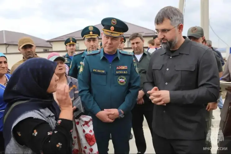 Замглавы МЧС Бутко проверил восстановление посёлка Мамедкала после наводнения