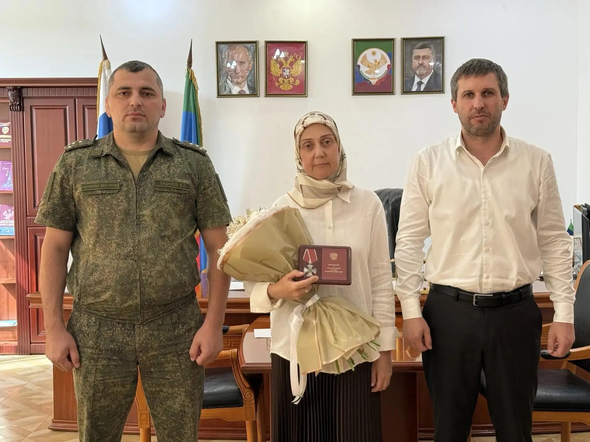Вдове дагестанского бойца вручили орден Мужества посмертно