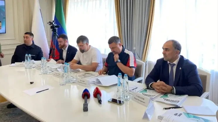 Щукин провел встречи с финалистами кадровой программы «Команда Дагестана»