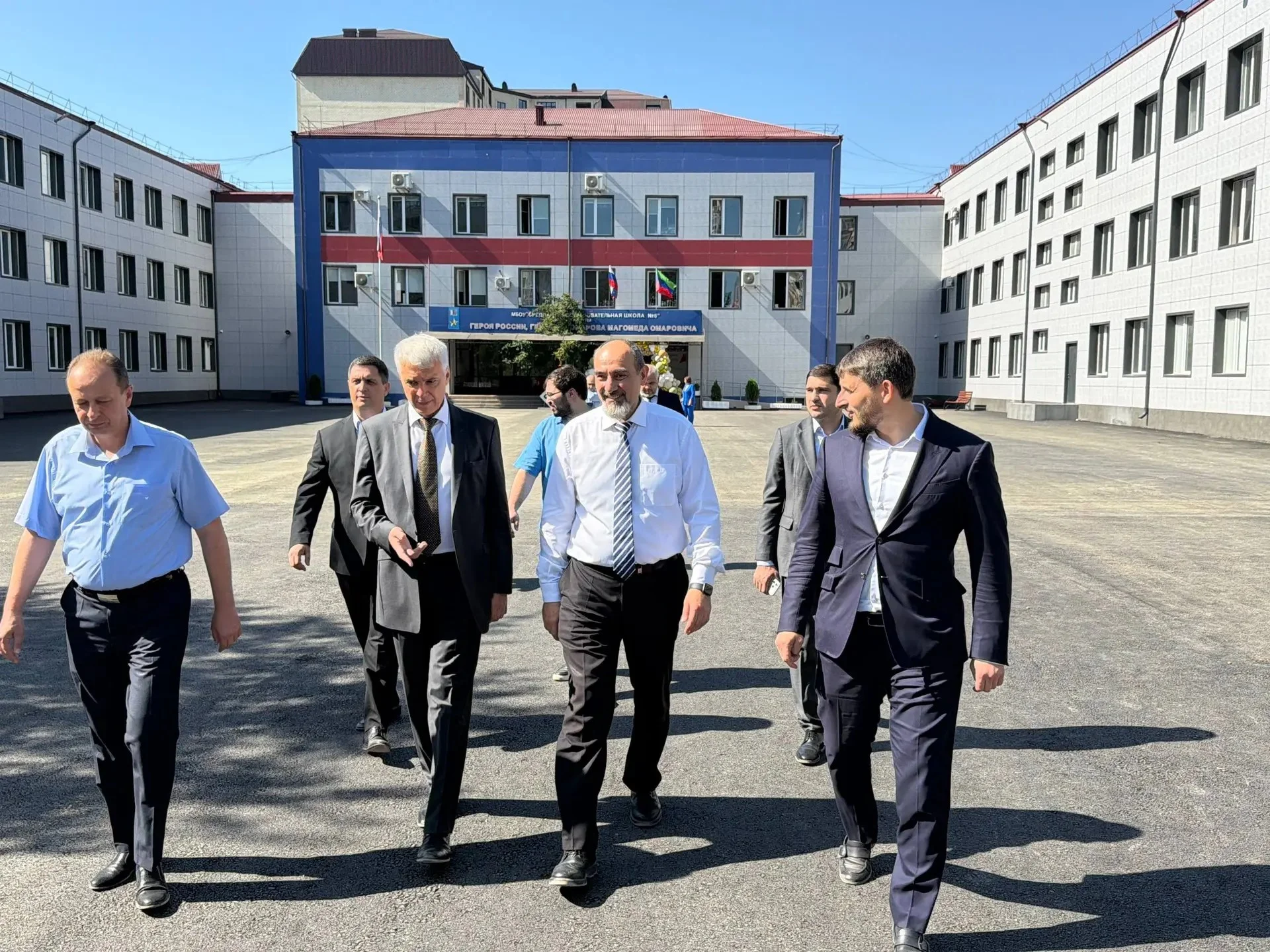 Замполпреда в СКФО проинспектировал соцобъекты и дороги в Дагестане