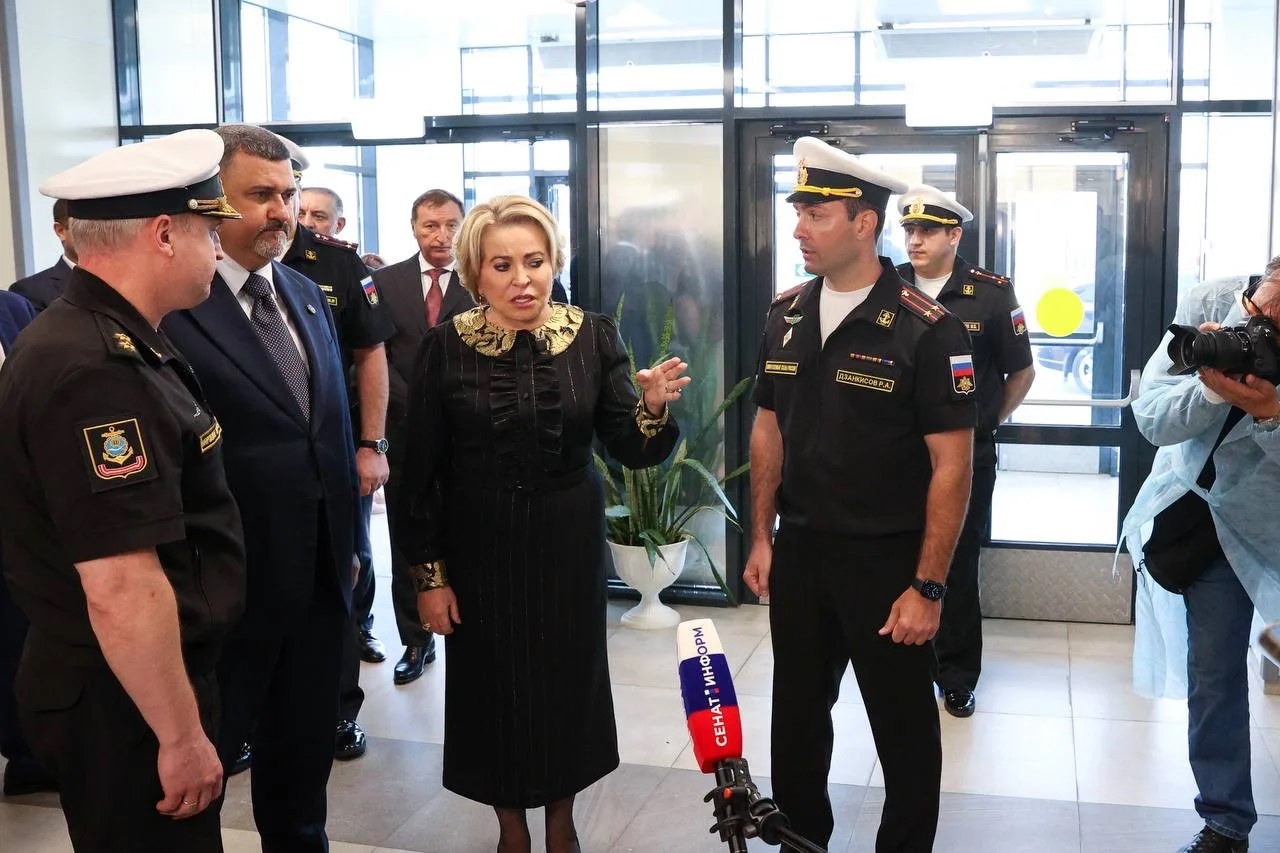 Матвиенко посетила военный госпиталь в пригороде Махачкалы