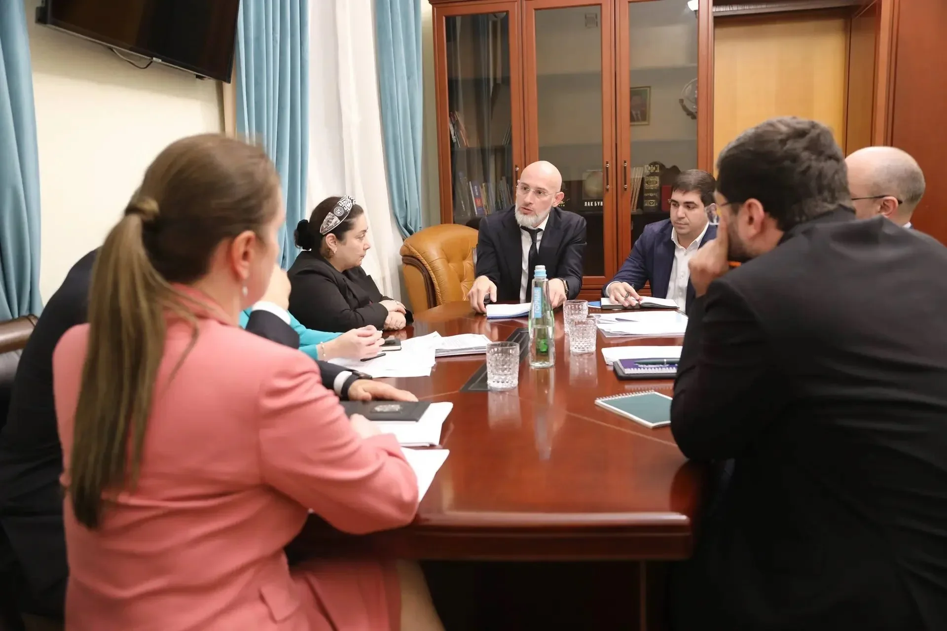 Врио вице-премьера Дагестана Чиркиев провёл совещание по расходам на образование