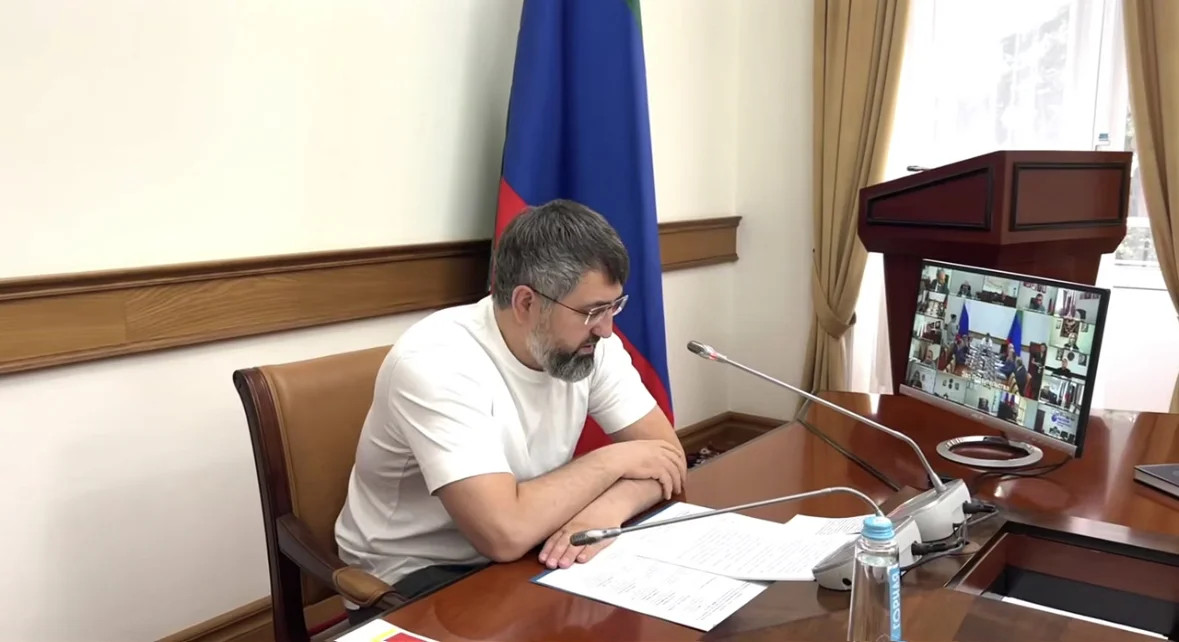 Рамазанов проводит совещание по финансово-экономическим показателям Дагестана
