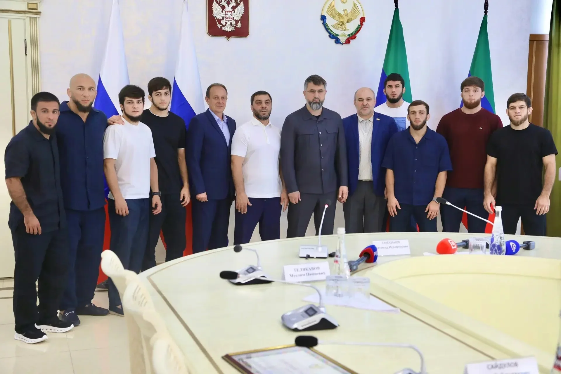 Премьер Дагестана вручил награды борцам, завоевавшим 20 медалей на чемпионате России