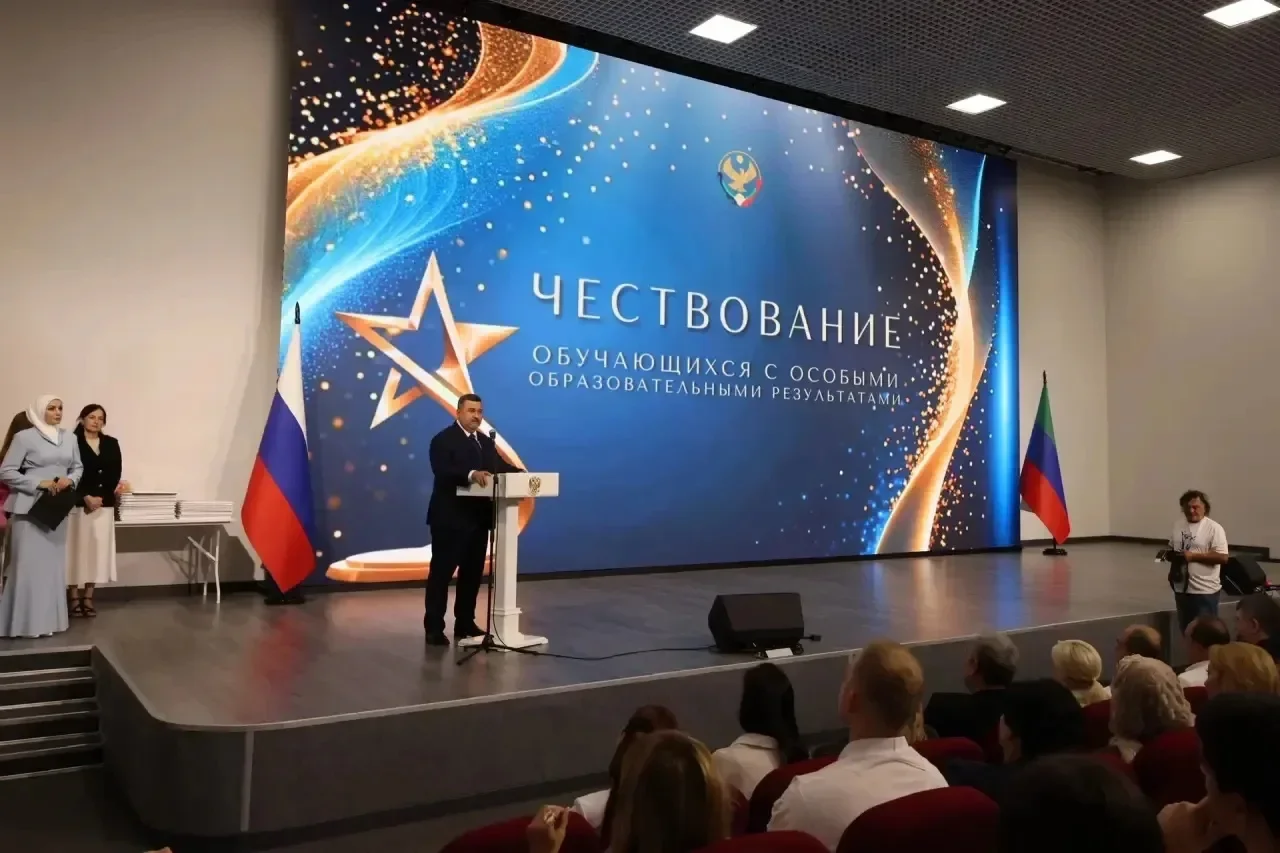 Врио главы Дагестана пообещал выпускникам поддержку амбиций