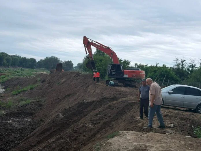 В окрестностях Хасавюрта осуществляются мероприятия по укреплению береговой линии реки Акташ