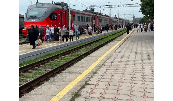 Электропоезд повышенной комфортности впервые отправился по рейсу Махачкала – Хасавюрт