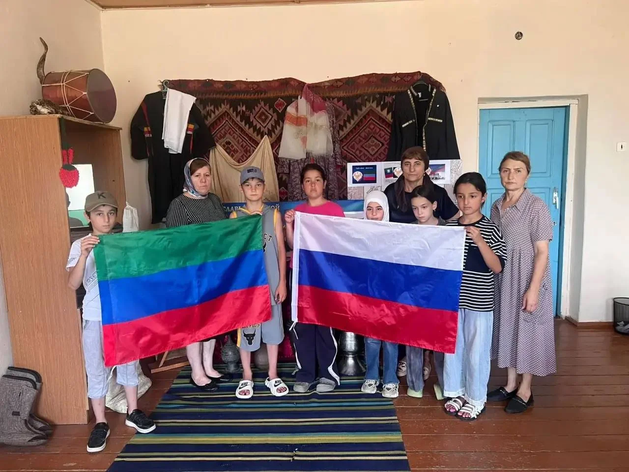 Конституциялул кьинилун хас дурсса шадлугъру