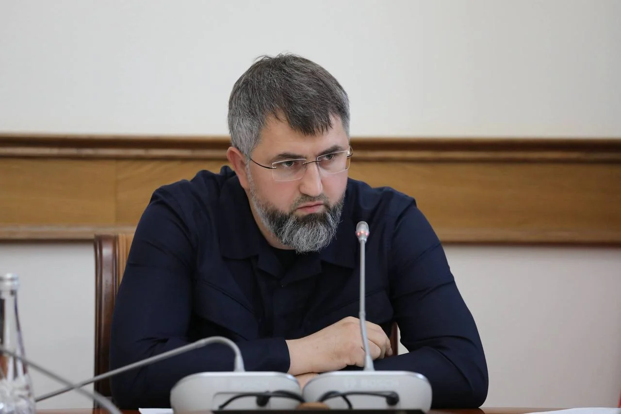 Премьер Дагестана потребовал провести полную ревизию очереди на жилье для детей-сирот