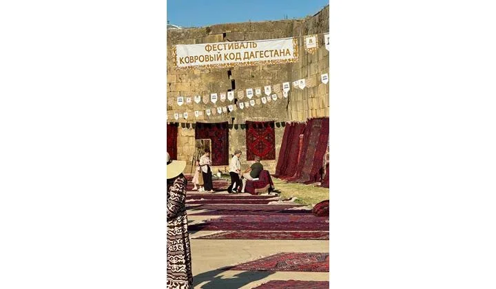 фестиваль «Ковровый код Дагестана» в Дербенте привлек около 10 тысяч человек.