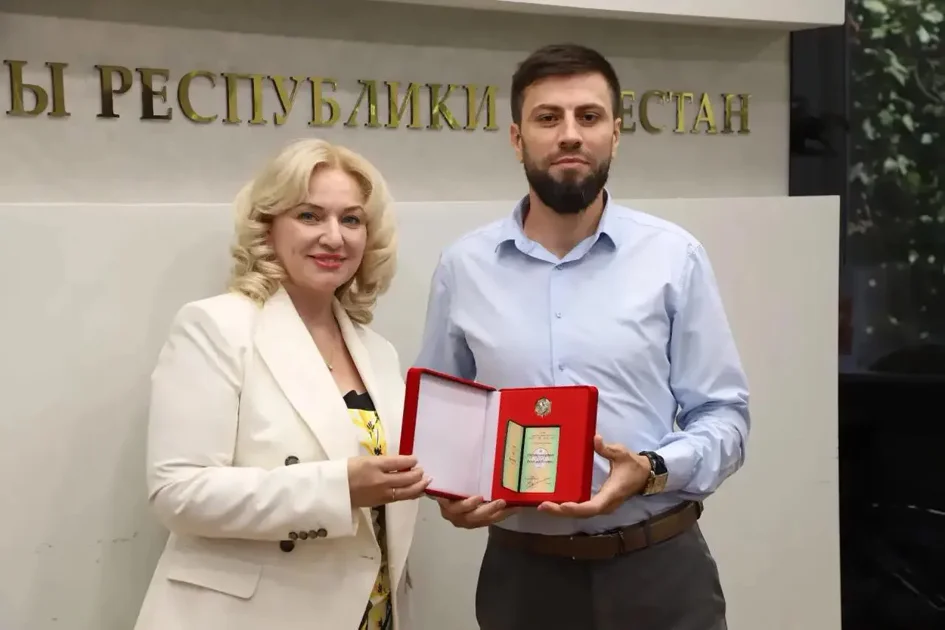 Лакрал артистътуран – бусравсса цIарду
