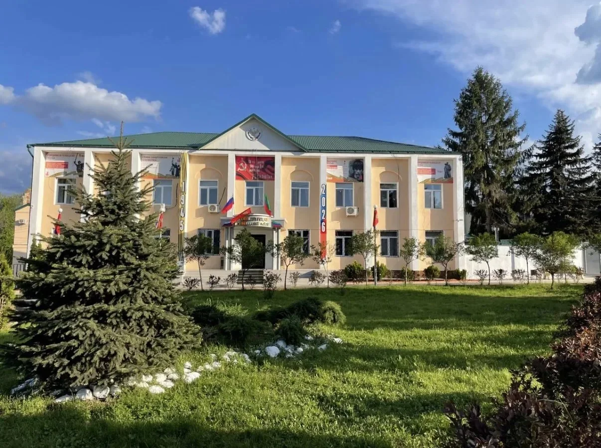 В Новолакском районе ведутся активные восстановительные работы в 15 учебных заведениях
