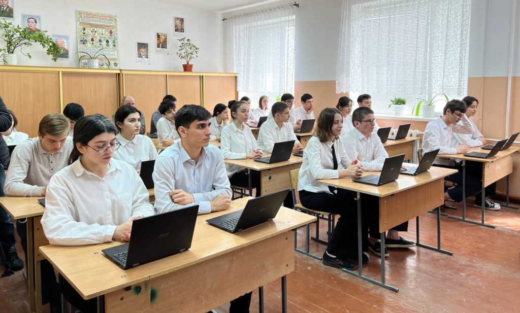 Школьники из Дагестана посетили Урок цифры