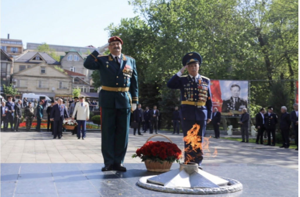 Глава Дагестана почтил память погибших в годы Великой Отечественной войны