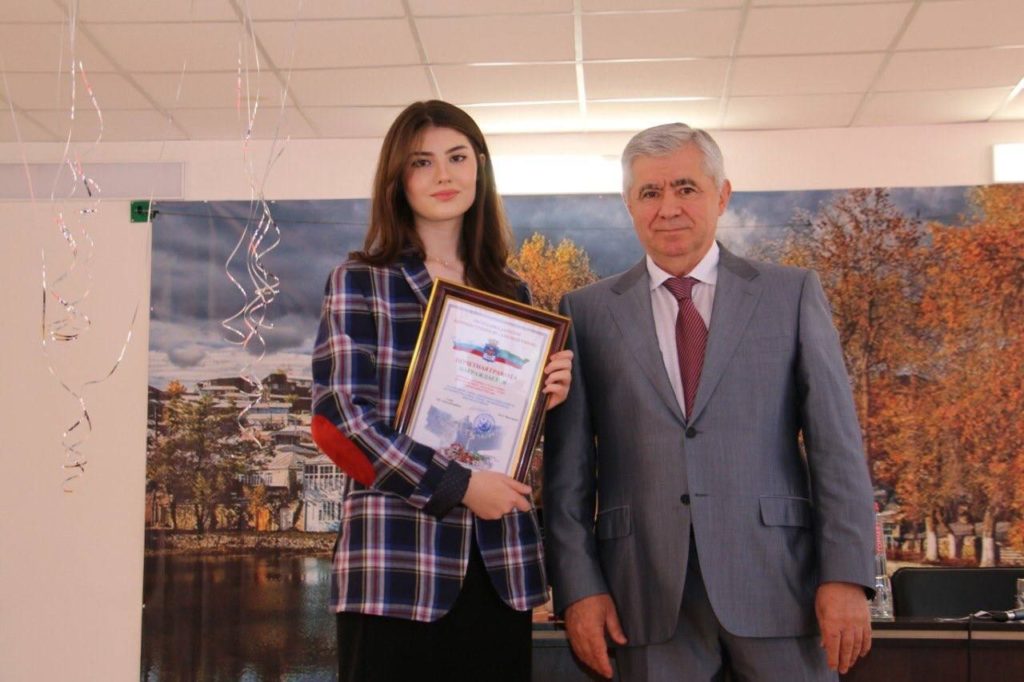 В Лакском районе состоялось вручение аттестатов