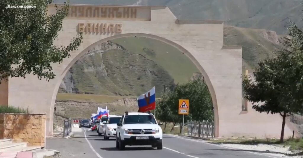 Автопробег, посвященный Дню Российского флага состоялся в Лакском районе