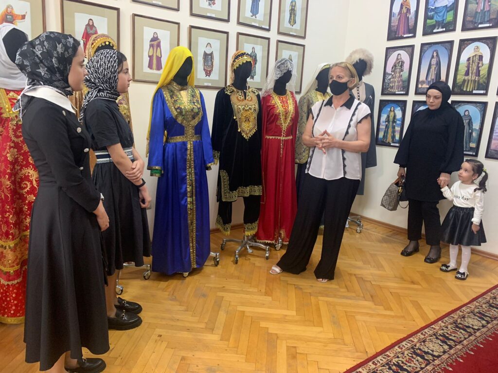 Дочерям погибшего бойца из Буйнакска будут сшиты национальные костюмы