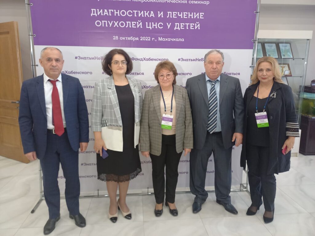 Мультидисциплинарная бригада специалистов онкологического профиля обучает врачей в республике, также осмотрела пациентов