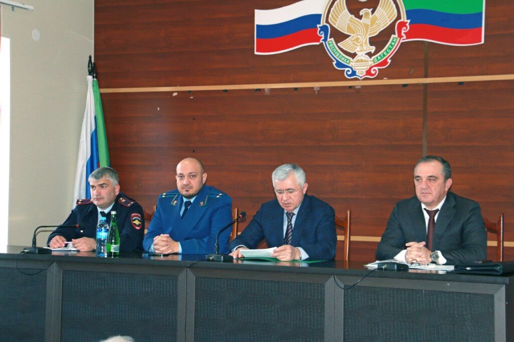Вопросы по осеннему призыву граждан на военную службу обсудили в Лакском районе