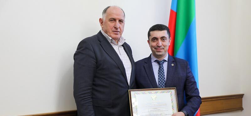 Руководителям органов власти Дагестана вручены Почетные грамоты Правительства республики