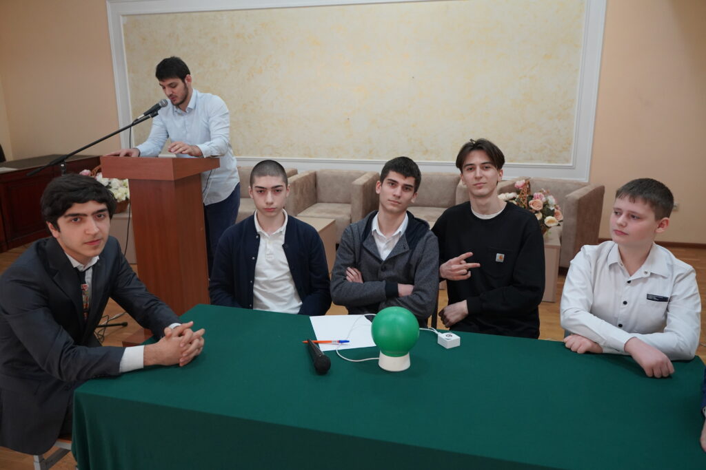 В школах Дагестана стартовал турнир по «Брейн-рингу»