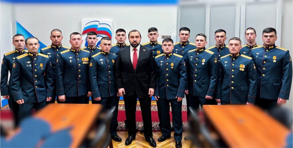 Депутат Хамзаев поздравил курсантов МВОКУ с предстоящим выпуском