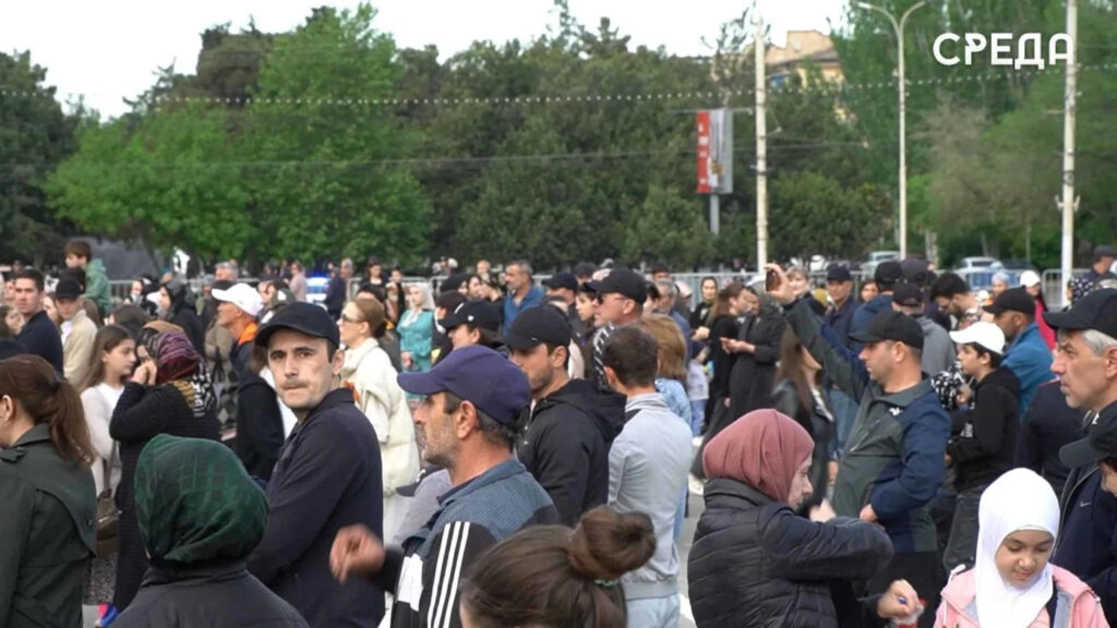 В Каспийске в праздничных мероприятиях в День Победы участие приняли свыше 10 тыс человек