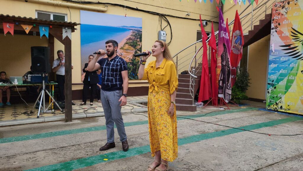 Лакский театр выступил в загородном оздоровительном лагере "Аист"