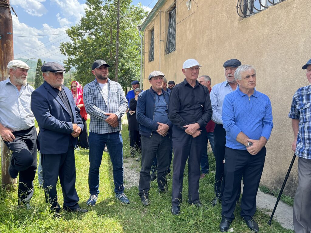 В Кулинском районе в торжественной обстановке открыли мемориальную плиту, по увековечению памяти директора Историко-краеведческого музея Кубачанова Камалутина Магомедовича.