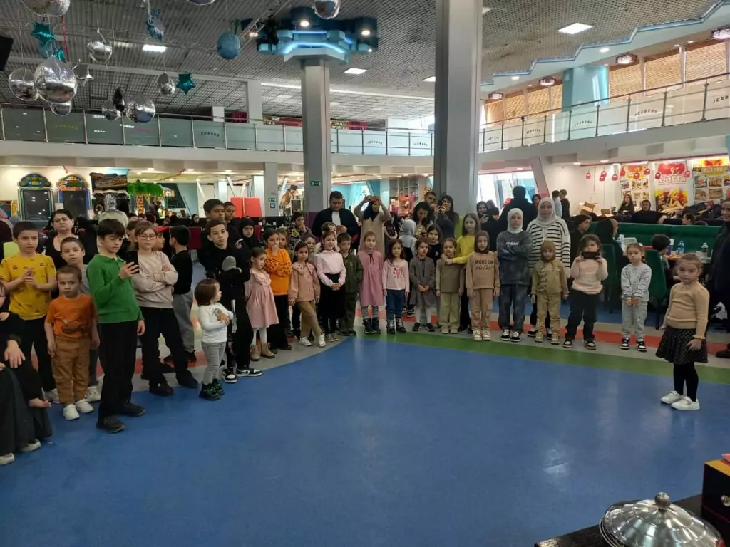 В Махачкале прошел большой праздник для детей участников СВО и палестинских ребятишек